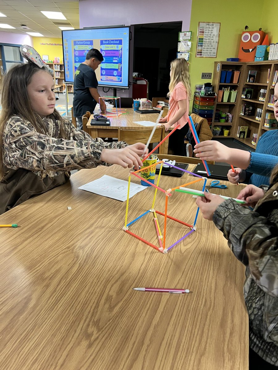 TheSTEMnerdette's tweet photo. So many hands on learning opportunities happening in our STEM classes across the district this week! #aerodynamics #robotics #engineeringdesignprocess 

Lots of great collaboration and problem solving! 🎉🎉 #STEMatWCS @lwesmediacenter https://t.co/o1hjn3wsHC