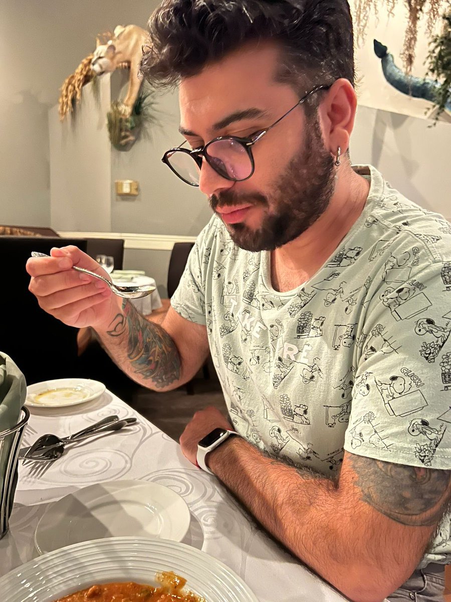 charlyzoide's tweet photo. Primera reacción al probar la alligator soup, COMÍ COCODRILO LOCO (sabe a pollo) https://t.co/yrK8SbHAWh
