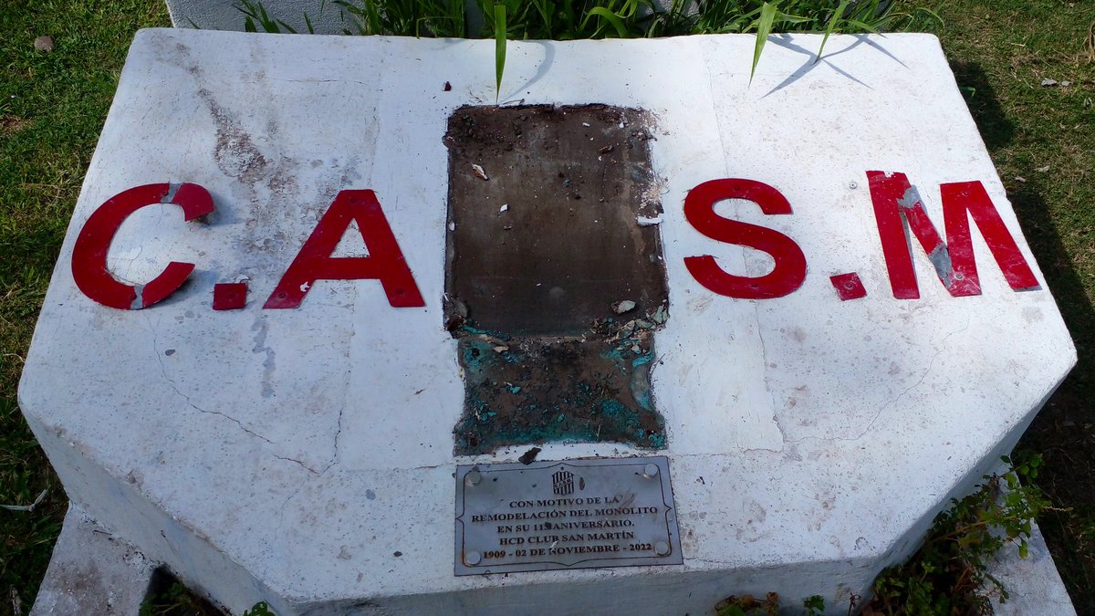 Desde el Club. A San Martín repudiamos el hecho vandálico de hurto de las placas en el monolito histórico de nuestra institución ubicado en Plaza San Martín. 
La HCD ya realizó la denuncia policial correspondiente, y solicitó nuevas placas para reponerlas cuanto antes.