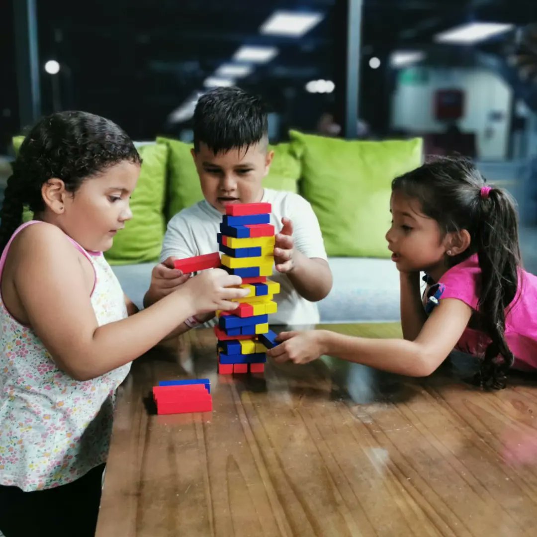 JJosalt's tweet photo. 🎲♟���♦️Noche de Retos🧩🃏
(JUEGOS DE MESA)
Objetivo: fortalecer la socializacion y reforzar los vínculos afectivos entre familias y amigos además de desarrollar las habilidades de análisis, concentración y solución  de conflictos entre otros.
#CUBOSanLuisTalpa https://t.co/EFXu28jaNX
