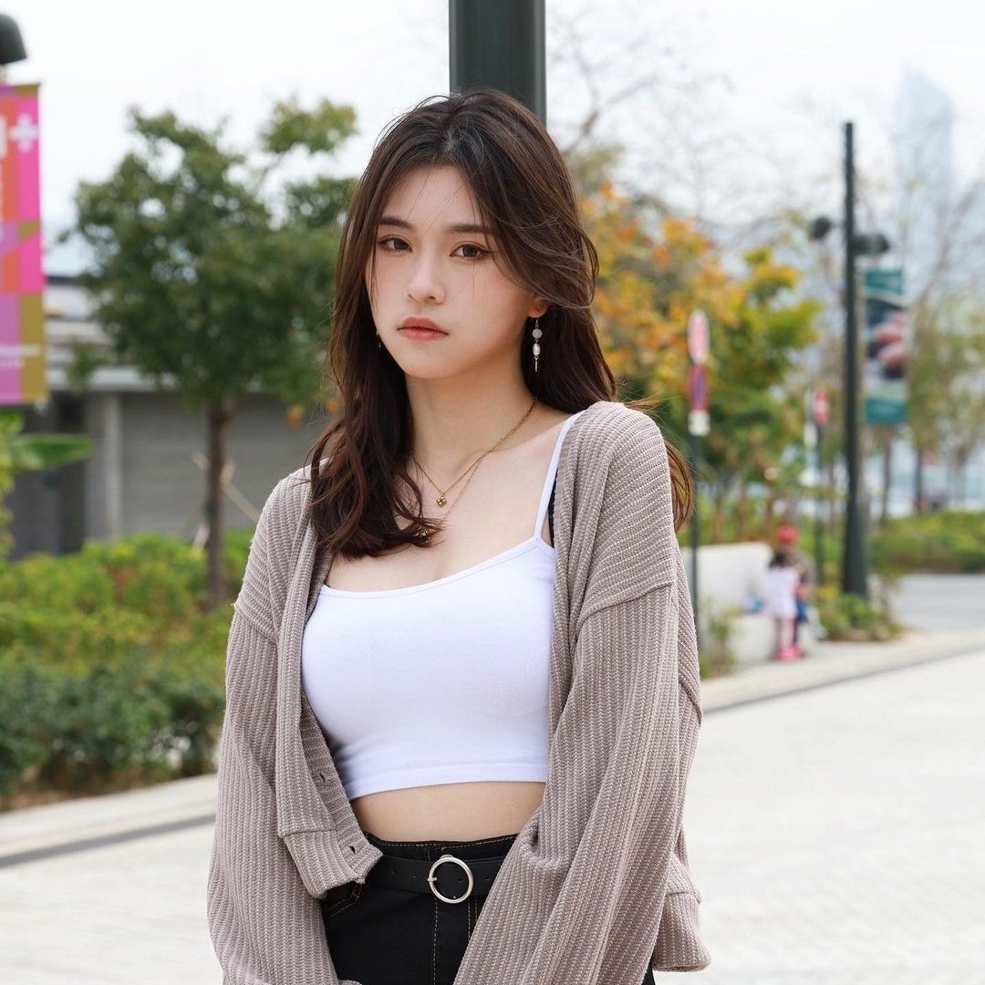 AsianSlutF's tweet photo. 造星性器-阿妹
高冷又可愛嘅外表 與清純外表不符嘅巨乳 巨臀 長肉腿 加上年輕肉體的強大承受力和回復力 可見佢巨大嘅開發潛力 乳交 足交 SM 就不在話下 肉感嘅下半身唔需要擔心佢承受唔到 可以盡全力對佢嘅肉體釋放慾火 就算唔小心玩壞咗 失咗神 都唔需要擔心 年輕就係玩懷佢嘅本錢 過兩日就會回復正常 https://t.co/AuxjRLaeAo