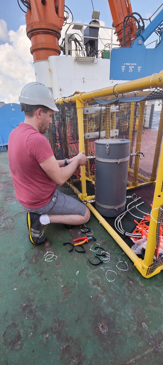 M_Hartl's tweet photo. #smsrtexccz day6: first proper (successful) dummy run of the horizontal electrophoresis; started preparing the baited fish and amphipod traps #ecotoxicology #lifeofanacademic https://t.co/pdmzZUMja2