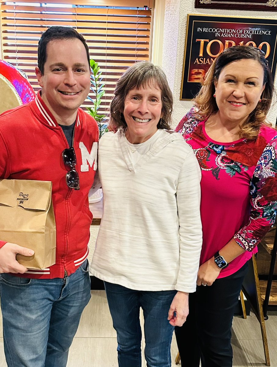 Lunchtime meet up with some of my old #MPT colleagues @jdavidsburg and Marlene Rodman. So good to break bread with them and talk about the good ‘ole days!
