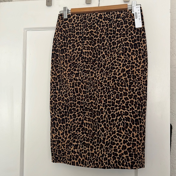 ColombianaStyle's tweet photo. So good I had to share! Check out all the items I'm loving on @Poshmarkapp #poshmark #fashion #style #shopmycloset #bananarepublic #jcrew #madewell: https://t.co/LWEbxQnbCp https://t.co/nRYX8R9dJX