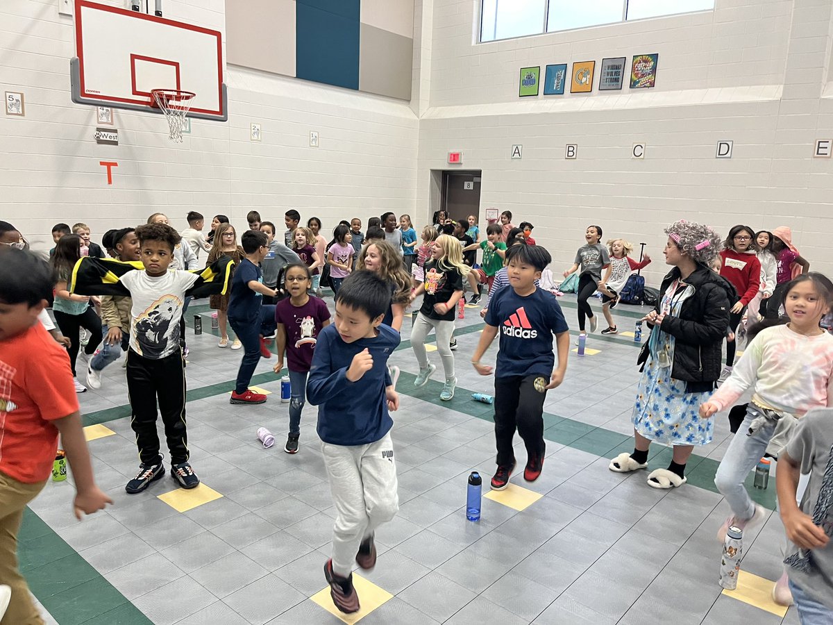 MrsNgo04's tweet photo. Our Wolves on the run club has started, 135 participants, training for that Superintendent Fun Run. Rain or shine, let’s go! @SuptMarkHenry #superintendentfunrun @WoodardCFISD https://t.co/DARCXWdN5Q