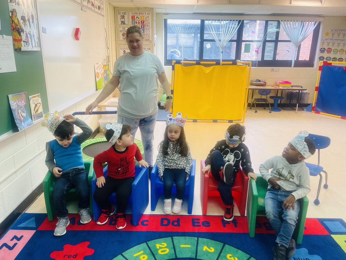 mrsgeyer_ela's tweet image. Lots of smiles on 100th Day! #cridgepride