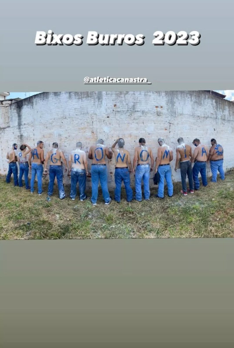IsadoraPRicci's tweet photo. Andamos uns km no sol quente, em fila, cantando; enchi o cu de pinga; tomamos banho de farinha, ovo, leite condensado, tinta, água; soletramos; raspei o cabelo e amei tudo KKKKKK.
Segura as peças #bichoburro 💙 https://t.co/s6RbcLP5fI