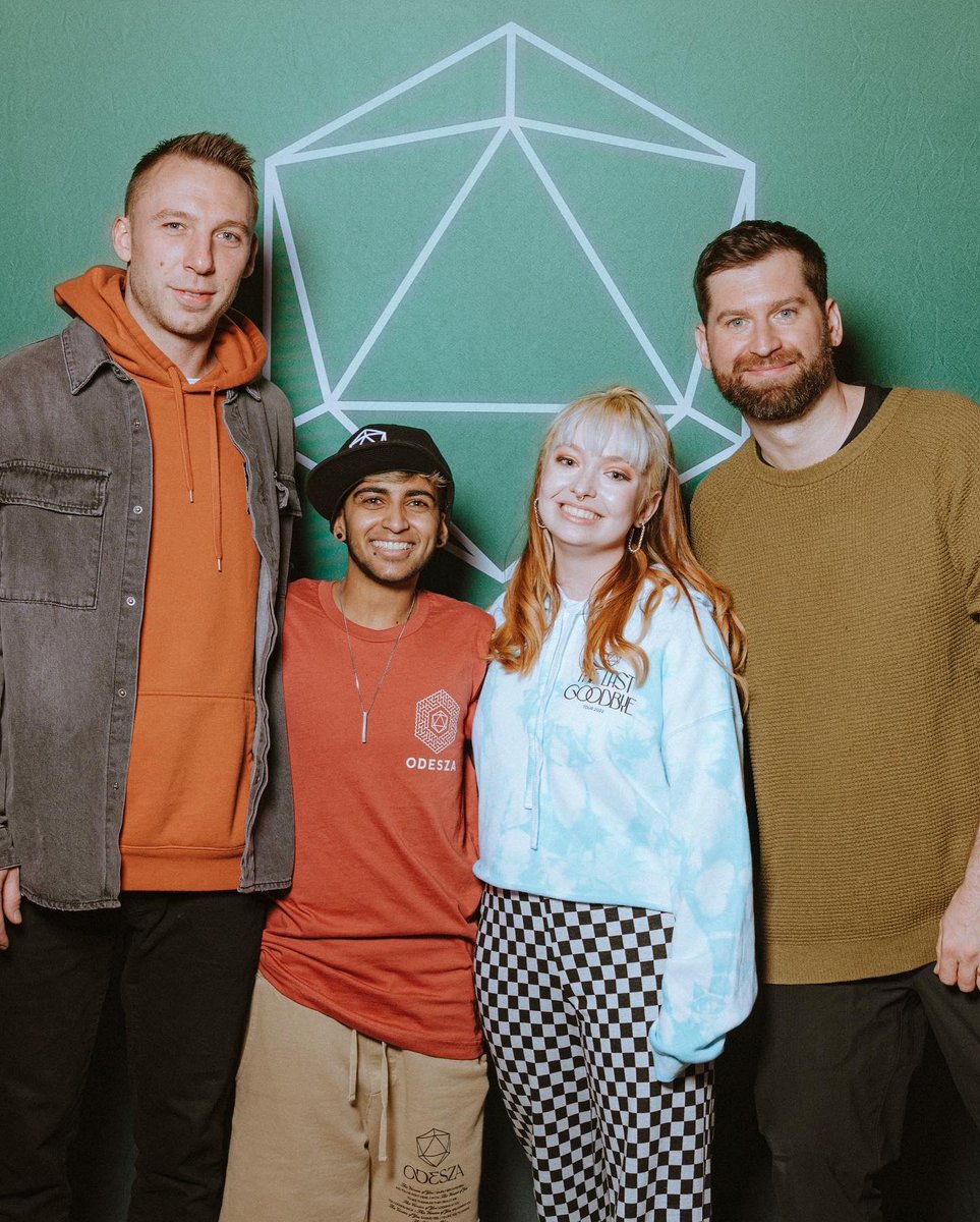 JustJanak_'s tweet photo. @ForeignFam @odesza SF ♥️ https://t.co/4dwqGqr0Xs