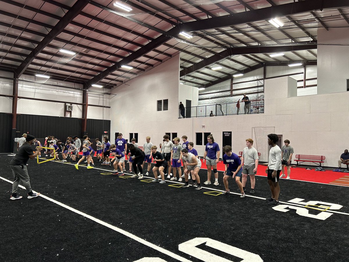 BluffRecruits's tweet photo. Huge shoutout to @dj_BluMajik for working with a big group of Bears tonight! #BestInBiz #LINR @MvpGym https://t.co/xues0XfzTC