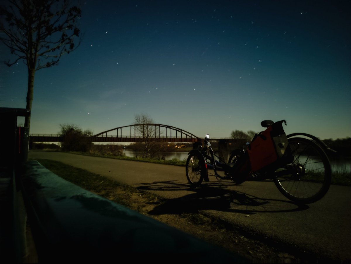 Späte Heimfahrt im Mondlicht.
#fahrrad #mdrza #mdrnh