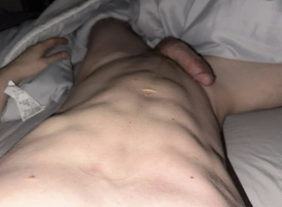 KyleParks99's tweet photo. Come stroke this cock while I’m horny in bed 🤤🤤🤤 https://t.co/lDCNcI7Phk