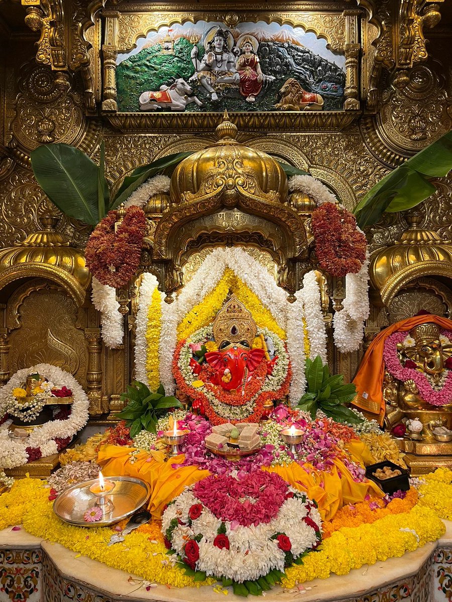 Bappa_Majha's tweet photo. संकष्ट चतुर्थीच्या शुभेच्छा 🙏
श्री सिद्धिविनायक शुभ दर्शन 🛕🌺
मंगलमूर्ती विघ्नहरा, सिद्धिविनायक कृपा करा 🙏🏼
(09/02/2023)
#BappaMajha #SankashtiChaturthi 
#बाप्पामाझा #संकष्टचतुर्थी #म https://t.co/O67afkfmqQ