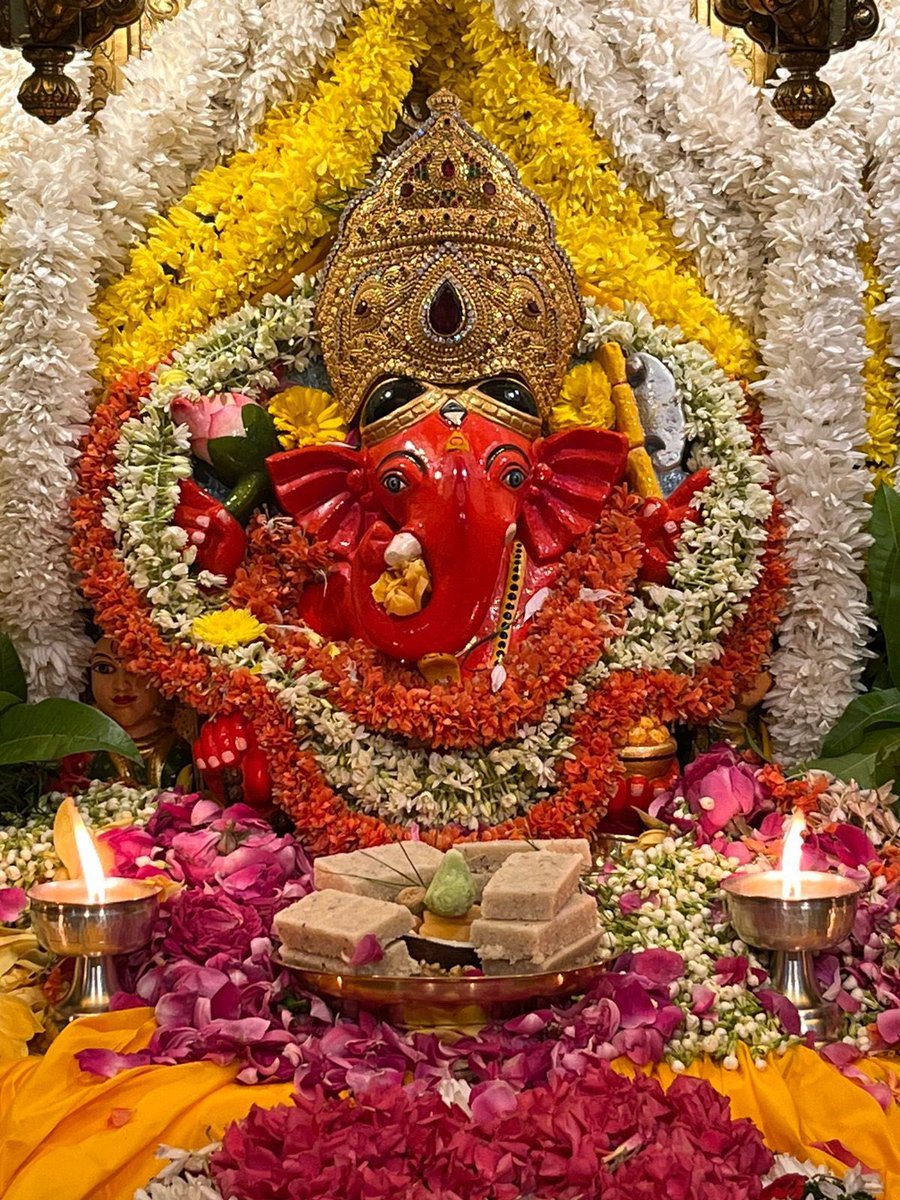 Bappa_Majha's tweet photo. संकष्ट चतुर्थीच्या शुभेच्छा 🙏
श्री सिद्धिविनायक शुभ दर्शन 🛕🌺
मंगलमूर्ती विघ्नहरा, सिद्धिविनायक कृपा करा 🙏🏼
(09/02/2023)
#BappaMajha #SankashtiChaturthi 
#बाप्पामाझा #संकष्टचतुर्थी #म https://t.co/O67afkfmqQ