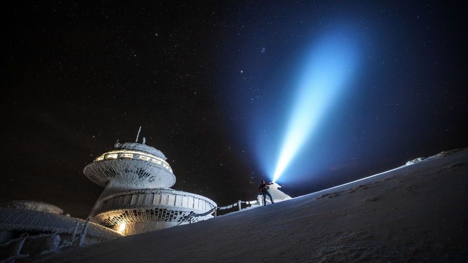 ImalentLight's tweet image. As we look upon the stars, the glamorous existence may wonder who swings that beautiful beam from the earth. 

Flashlight used: Imalent SR16 - 55,000 Long Range Flashlight

Learn More: imalentstore.com/products/imale…

#led #flashlight #powerfulflashlight #flashlight #imalent #SR16