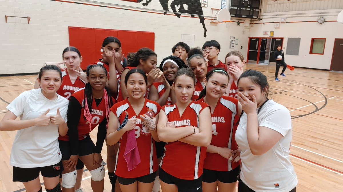 📢Securing their place in the playoffs with the last reg season match, and it was a W ☝️ 
So proud of our JR 👩🏾‍🤝‍👩🏼👩🏽‍🤝‍👩🏿🏐 team!
#highschool #athletics #playoffs #nextround #sports #winners #teamworkmakesthedreamwork <a href="/DPCDSBSchools/">Dufferin-Peel Catholic District School Board</a>
<a href="/Aquinassports/">Aquinas  Athletics</a> <a href="/STA_Brampton/">Cardy The Cardinal</a>