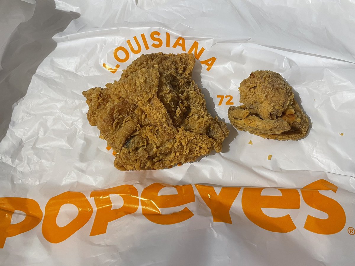 AnnieIsNotFkOk's tweet photo. Seriously, wow WTF? 🤢 
This is what you get from @Popeyes when you order a 2 pc all white chicken meal for $9.00+😂 

That little wing thing is like the size of 2 quarters. It’s all bone, no meat, dipped in batter 🤦‍♀️ Absolutely unacceptable! 🤮 https://t.co/hCU6qVH6s6