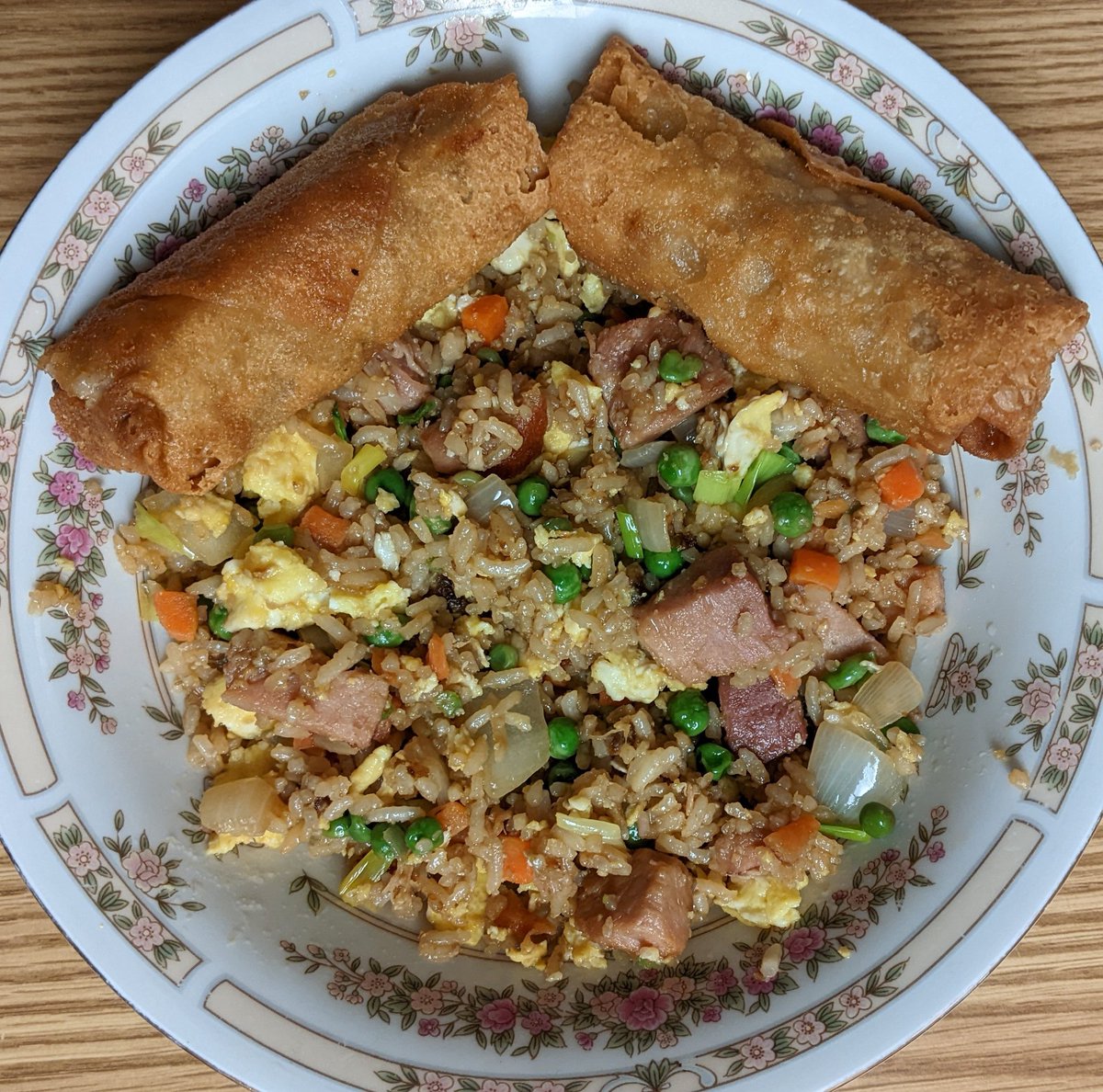recipesallkinds's tweet photo. Ham Fried Rice & Pork Egg Rolls
#allkindsofrecipes #testkitchen #hamfriedrice #friedrice #ham #onions #egg #rice #peas #carrots #scallions #soysauce #fishsauce #oystersauce #porkeggrolls #eggrolls https://t.co/VXaBYheJEW