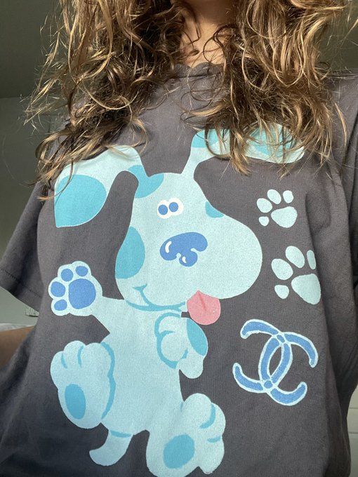 the face vs the shirt 🤪 https://t.co/zsx2HOGXpg