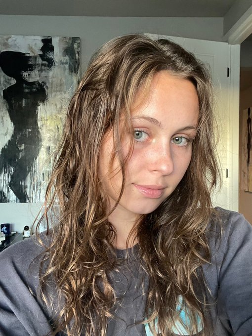 the face vs the shirt 🤪 https://t.co/zsx2HOGXpg