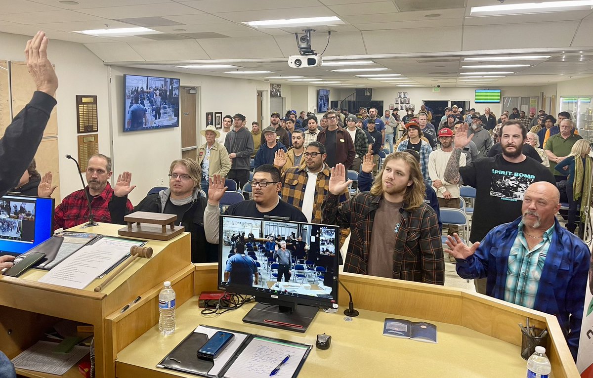 IBEW569's tweet photo. #IBEW569 swore in 9 new members at our Union Hall in #SanDiego and 1 in #ImperialValley ⚡️ Welcome to the #Union and a career with great benefits, pay, and learning opportunities! #UnionStrong #1u #IBEWproud #livebetterworkunion #Apprenticeship #IBEW https://t.co/aTFGBIIxMA