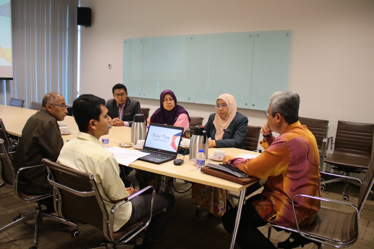 CREaTEJKR's tweet photo. Selamat datang diucapkan kepada Pengarah Kanan CREaTE, YBrs Ir. Mohd Shahrom bin Ahmad Saman.

Tugas rasmi beliau dimulakan dengan Perjumpaan Pengarah Kanan CREaTE bersama Pengarah-Pengarah Bahagian CREaTE di Bilik Mesyuarat Putra, Aras 2 Blok A CREaTE. https://t.co/TmiRoQVMFu