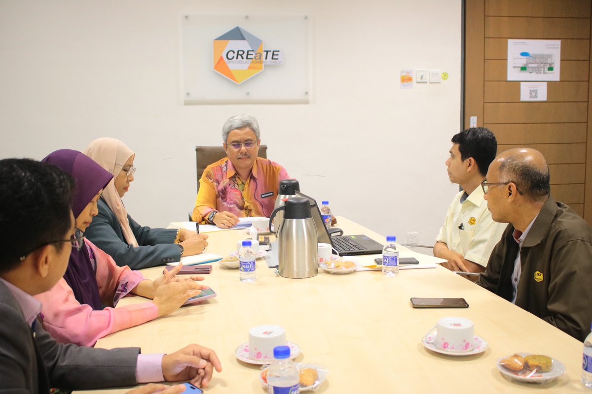 Selamat datang diucapkan kepada Pengarah Kanan CREaTE, YBrs Ir. Mohd Shahrom bin Ahmad Saman.

Tugas rasmi beliau dimulakan dengan Perjumpaan Pengarah Kanan CREaTE bersama Pengarah-Pengarah Bahagian CREaTE di Bilik Mesyuarat Putra, Aras 2 Blok A CREaTE.