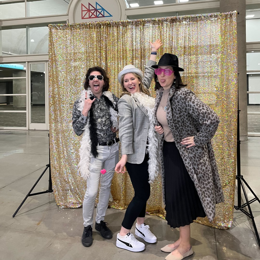 DISTRIBUTECH's tweet image. Some photo fun to end the night. 📸 💫

#DISTRIBUTECH23 #DISTRIBUTECH #transmissionsystem #distributionsystem #transmissionsystems #distributionsystems