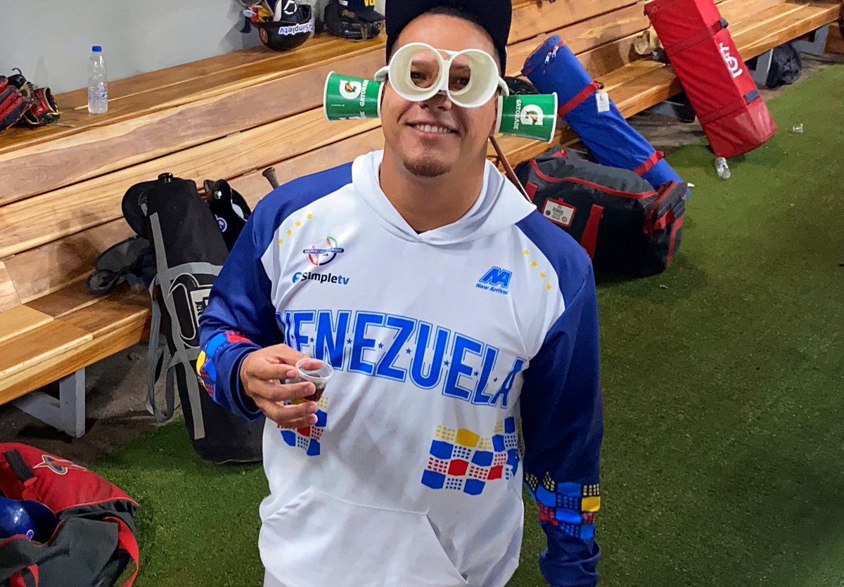 leones_cbbc's tweet image. Existen maneras de ver el juego….Y la de David Ramos 😂