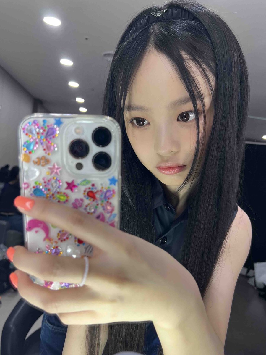 Hanni (@daily04s) on Twitter photo 