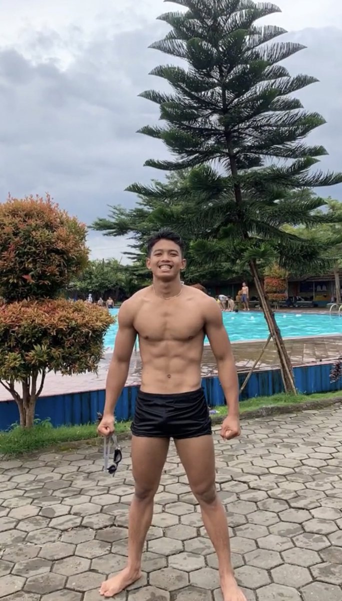 Manwr88's tweet photo. Jadi mau sama aku ngaa?? Tapi aku orangnya brutal bgt, kamu nakal dikit aku ent0d 😘 https://t.co/WYtIx1Pr4C