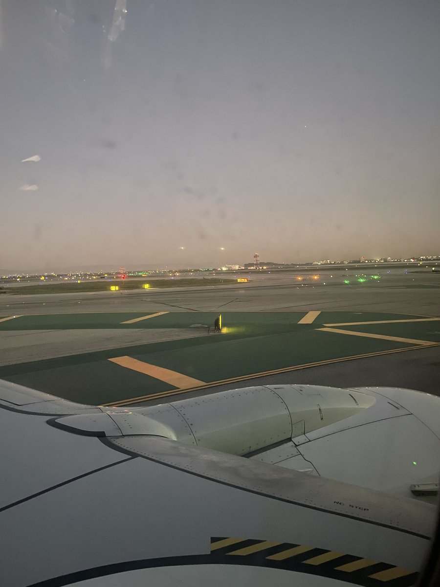 Backing up from the gate. Back to Austin we go. <a href="/AlaskaAir/">Alaska Airlines</a> 🤘🏼

Soundtrack: <a href="/BeachBunnyMusic/">Beach Bunny</a>