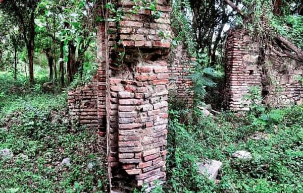 rinconcitosrd's tweet photo. ¿Sabías que la ciudad de Santiago originalmente no estaba ubicada donde está actualmente, a orillas del Río Yaque del Norte, sino que estaba más al norte, en Jacagua, donde actualmente se encuentran estas ruinas coloniales?
#Rinconcitosrd
#RDPorLoAlto
#EdificacionesColonialesRD https://t.co/72S9vrSFBv