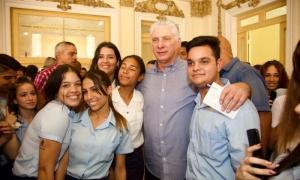 DanielZalgado8's tweet photo. Participando en estas elecciones y dando un voto unido mayoritariamente, estamos defendiendo el sistema político de la Revolución Cubana, estamos defendiendo el socialismo, estamos defendiendo la sobrevivencia de la Revolución. #DíazCanel
#MejorEsPosible 
#CubaVive https://t.co/KszxBeMzNa