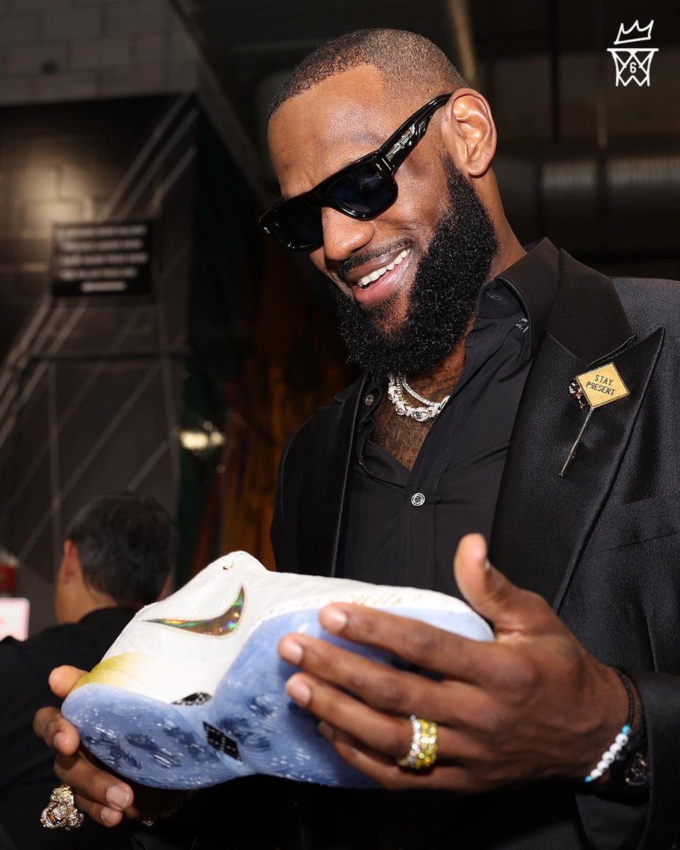 JustFreshKicks's tweet photo. Custom Nike LeBron 20s created for the NBA’s new all-time scoring leader 👑 https://t.co/KH3VEE8t7d