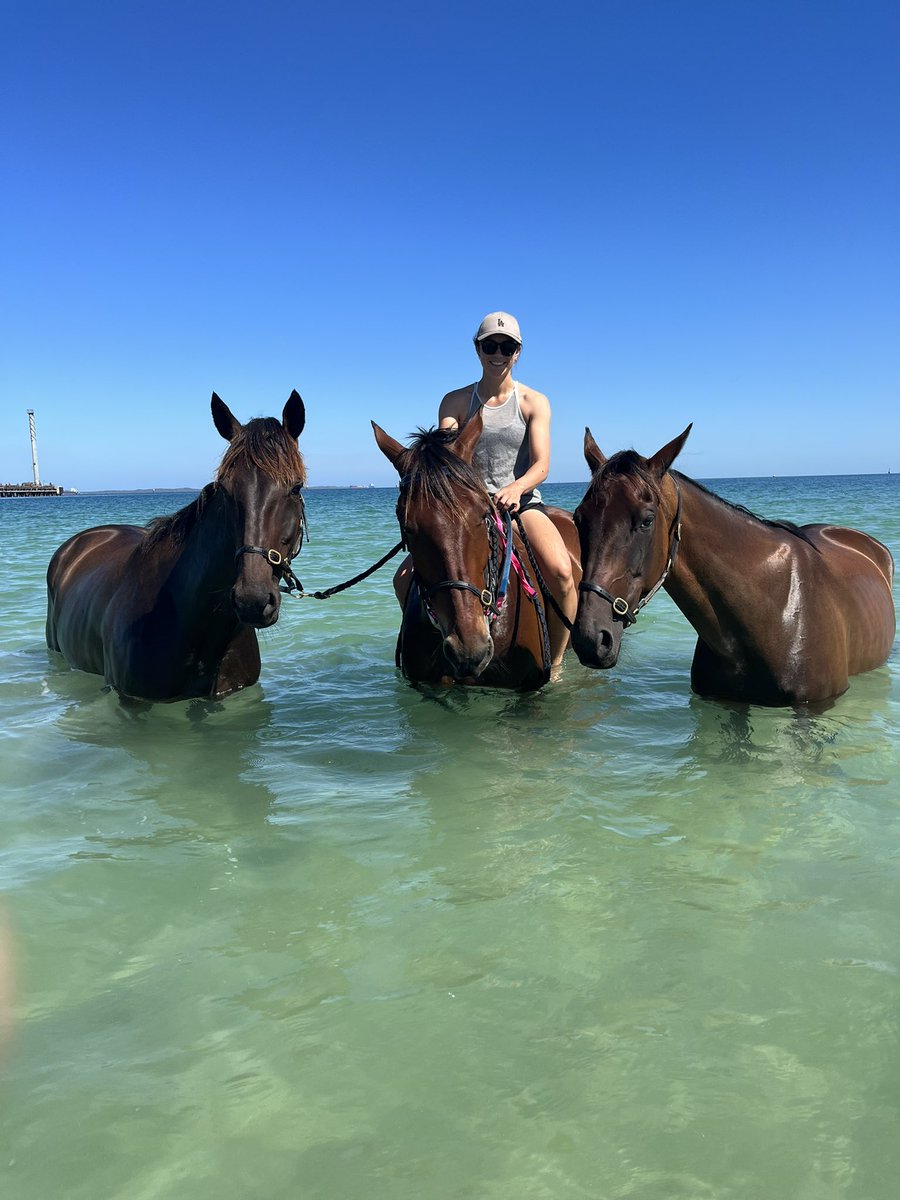 Deni Roberts tweet media