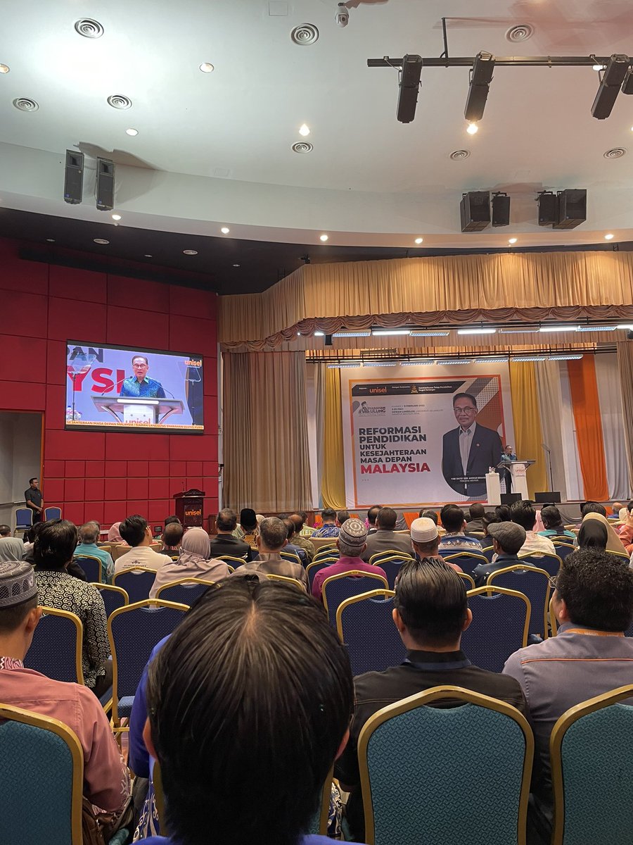 fskunisel's tweet photo. Syarahan Ulung Perdana Menteri Ke-10 (Reformasi Pendidikan Untuk Kesejahteraan Masa Depan Malaysia), Universiti Selangor #unisel #fskunisel #siddiqfadzil #PMX #uniselawesome https://t.co/24lh4jYi0L