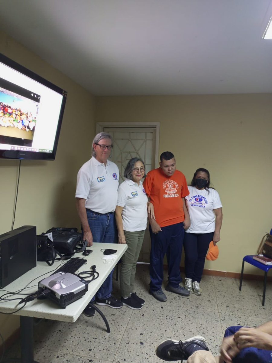 PLFundacionReto's tweet photo. Muy agradecidos a los amigos de @fupanaz por dejarnos entrar a su casa y presentar a la @PLFundacionReto . Gracias !!!!
@LLBChallenger #beisbolsinbarreras https://t.co/5nPnXXkAoS