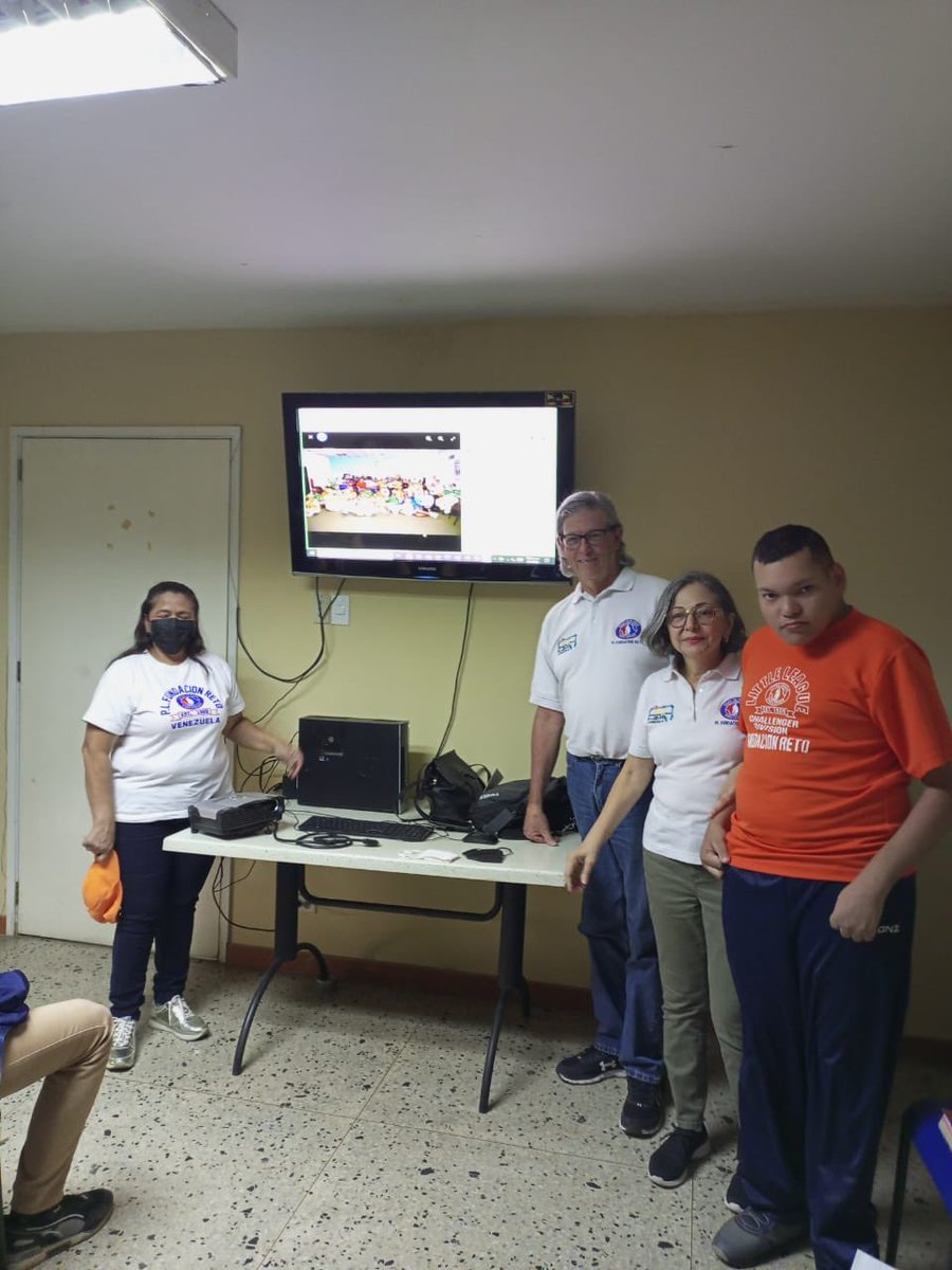 PLFundacionReto's tweet photo. Muy agradecidos a los amigos de @fupanaz por dejarnos entrar a su casa y presentar a la @PLFundacionReto . Gracias !!!!
@LLBChallenger #beisbolsinbarreras https://t.co/5nPnXXkAoS