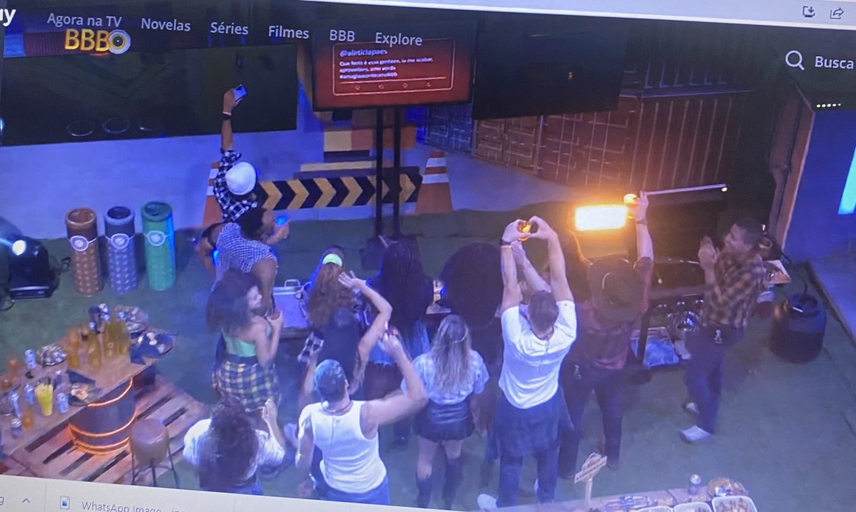 E eu que marquei a #amagiaacontecenobbb e apareci lá kkkkk, gente deu tempo nem de filmar, estudando escutei meu nome só tirei a foto kkkkk