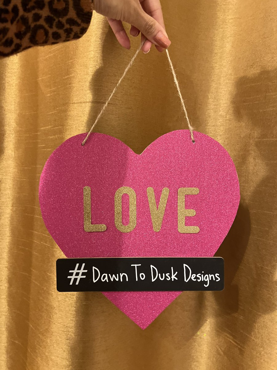 DawnDuskDesigns's tweet image. Need some Valentine’s Day decoration ideas?  

Check out this one…💖

#ValentinesDay #decordesign #DIY