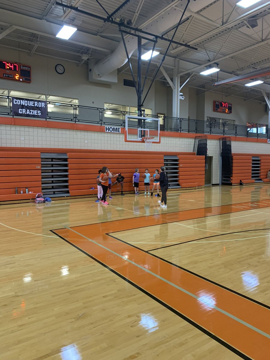 ConquerorNation's tweet photo. Finished off the Girls bball league with shirts and Menchies coupons!! Love seeing the girls learn the game, get better, and have fun! #BuildUp https://t.co/tPrP7qgTyK