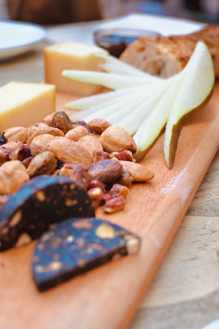 figgirl's tweet photo. A bottle of wine + a cheese &amp; fruit board = a perfect afternoon. 🧀 https://t.co/hVwz7Q2pPE