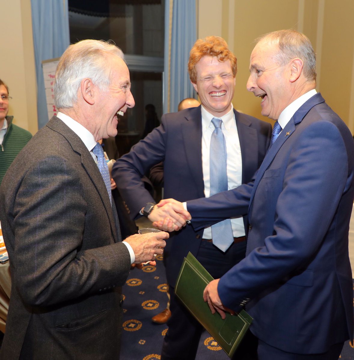 Wonderful evening at #PeaceHeroines exhibition in Congress celebrating the enormous contribution of women to the Northern Ireland peace process.🕊️🇮🇪🇺🇸🤝