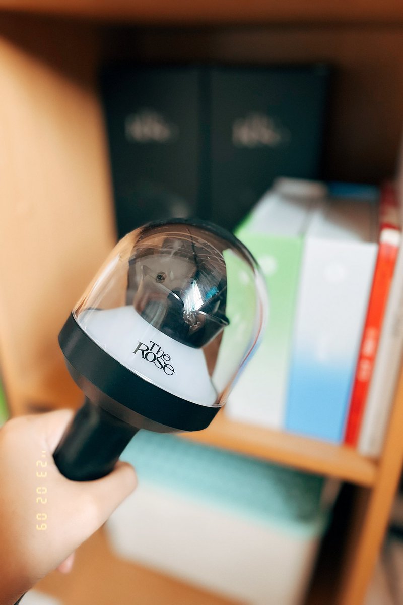 ahhhhhkk our the rose lightsticks are finally home! look ate <a href="/mydeeperlove/">jani | #GOT7 & kdrama thingz ✨</a> 🥹🖤

tysm <a href="/catbestiesmnl/">cat besties | rest</a> for securing our lightsticks! #gomeowobestie 🫶🏻