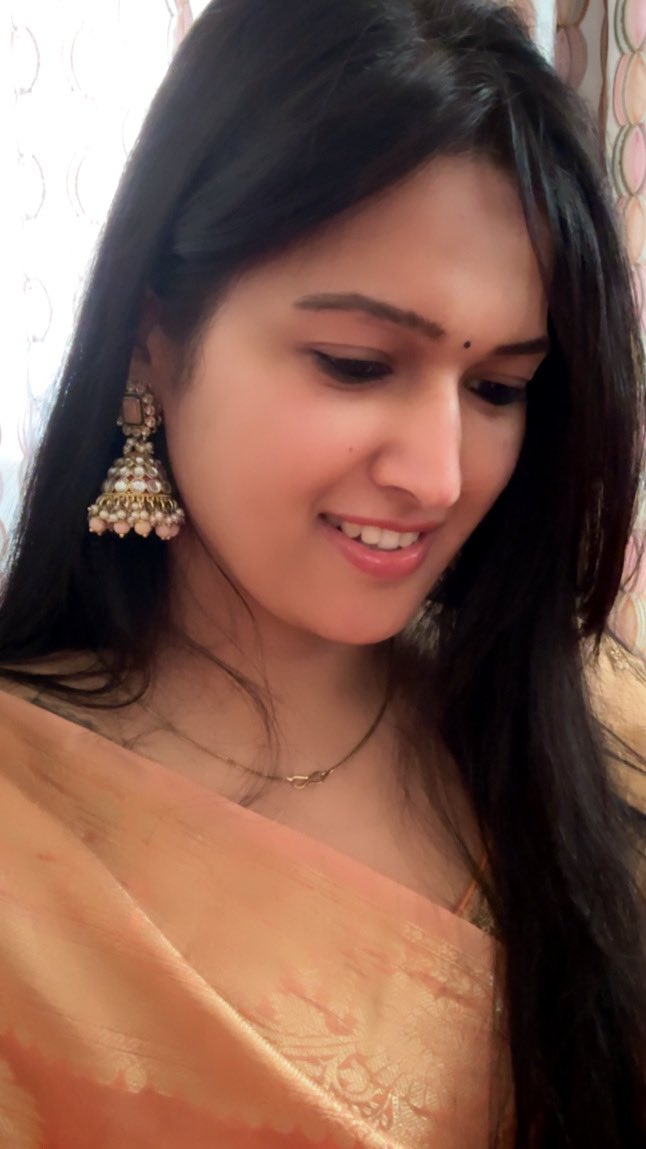 BhawnaSharma_05's tweet image. Did I see #jhumkatwitter is trending here 😇
Btw #GoodMorningTwitterWorld