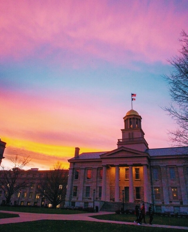 uiowa's tweet photo. Iowa City sunsets 🫶 https://t.co/BL96ctLVAC