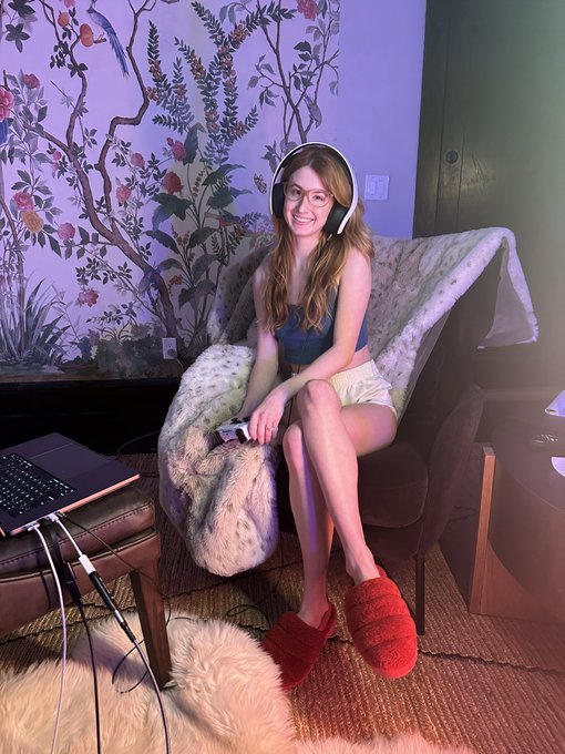 TW Pornstars Strawberrykisses99. The most liked pictures and videos