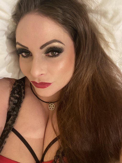 😈😈 custom video time the #sexy #witch is back 😘😘 https://t.co/q0QLMkIGmo<a href="/tag/sexy"class="tags">#sexy</a><a href="/tag/witch"class="tags">#witch</a>