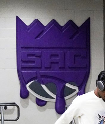 YDRESTA's tweet photo. @SacramentoKings Can you Add Smaller Version of these to the Kings Store? 2-4 Ft Tallish, I need this up in my Studio 🥇🥇🥇 And I’m sure 1,000 others would put them in Man Caves, Bars &amp; Garages 💯 #sacramentokings #kings https://t.co/Zyl8eSWapD