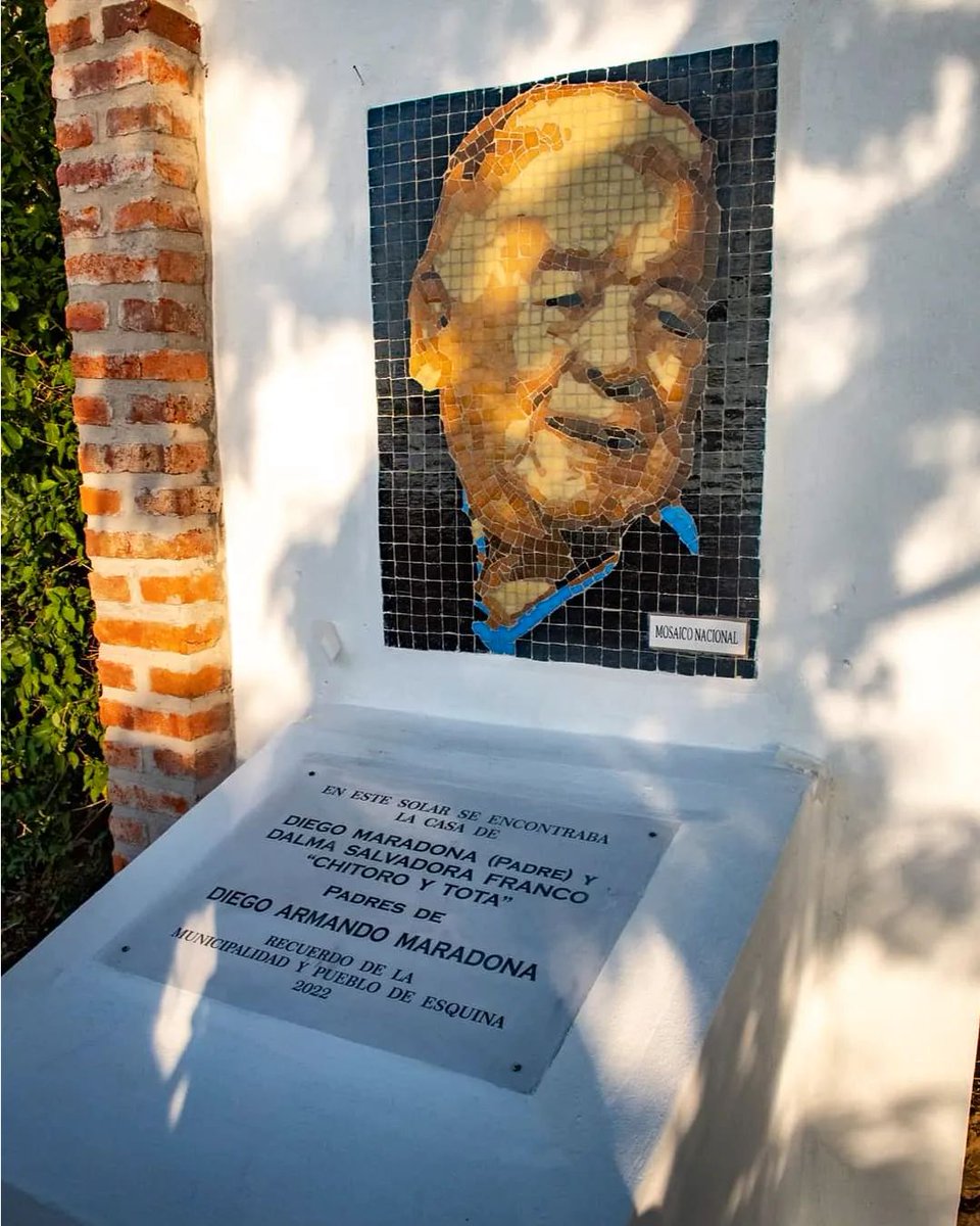 La municipalidad de Esquina (provincia de Corrientes) realizó un homenaje a don Diego en el solar donde se encontraba la casa en la que vivía junto a doña Tota.